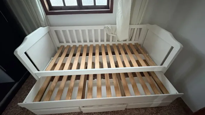 Vende-se cama madeira maciça reforçada em perfeitas condições!!!