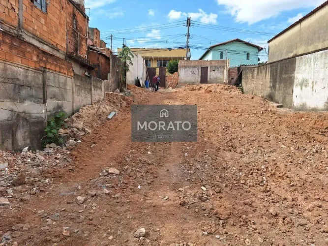 Lote de 356 m² à venda no Bairro Santa Cruz