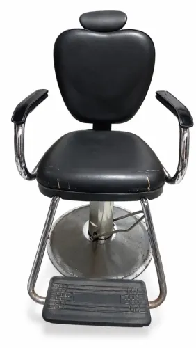 VENDO CADEIRA DE BARBEIRO USADA