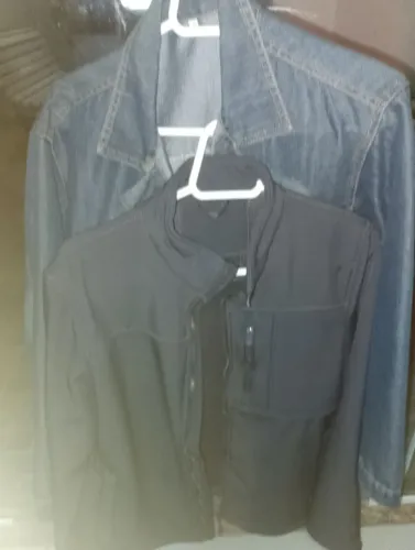 Vendo 2 jaquetas novas. Jeans tamanho S (M) e Tecido importado forrado, tamanho P. .