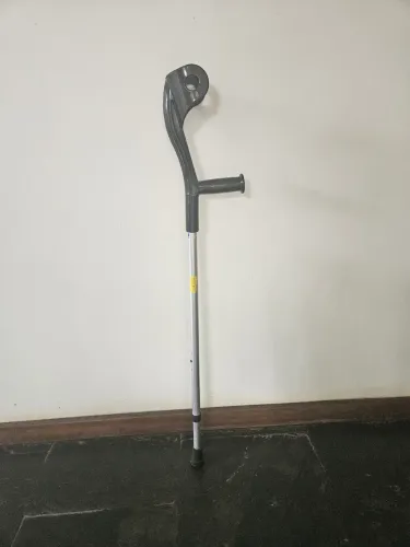 Bengala com braçadeira ajustável