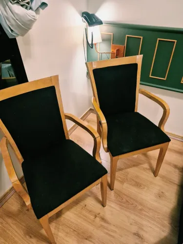 Cadeira de jantar em madeira estofada