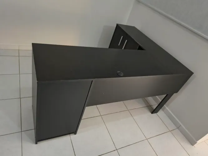 Mesa de Escritório em L com Armário e Gaveteiro