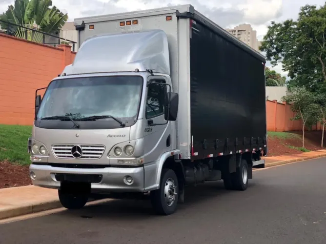 Mercedes benz Accelo 2011