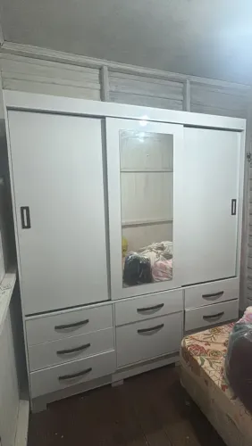 Vende-se um guarda-roupa de casal
