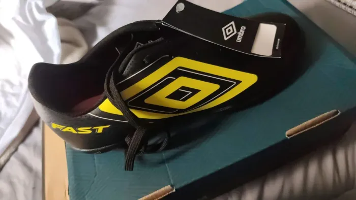 Chuteira umbro