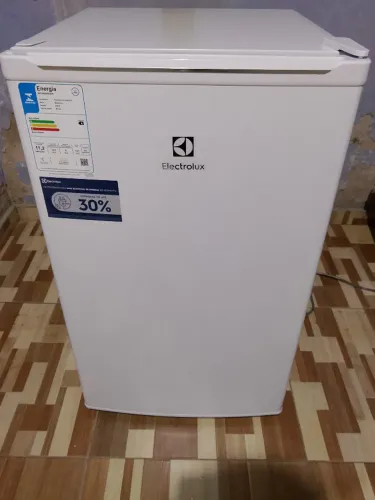 Frigobar Electrolux 121 Litros Efficient Controle De Temperatura 127V Branco EM120
