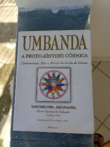 Livro " Umbanda, a protossintese cósmica" 
