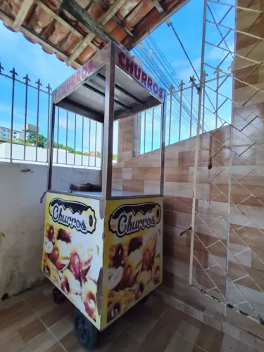 Vendo Carrinho de churrasco completo com 2 doceiras