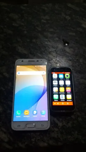 Vende-se mini smartphone novo.