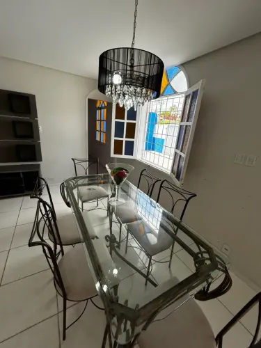 Laise mostra casa para mensalista