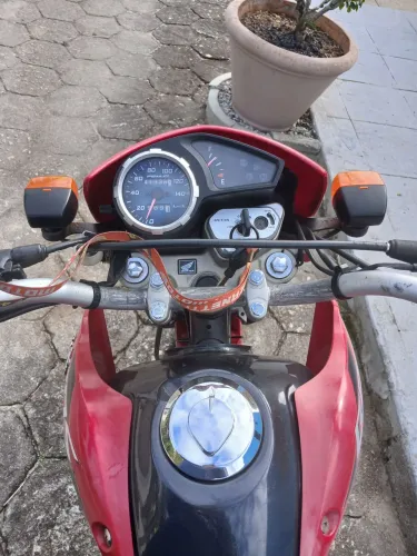 Vendo linda nxr segundo dono 
