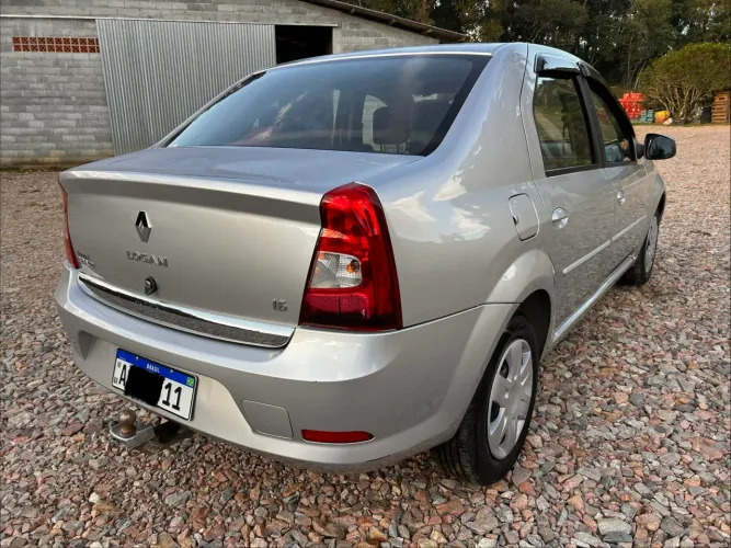 Renault Logan Expression Hi-flex 1.6 8V 4P 2013