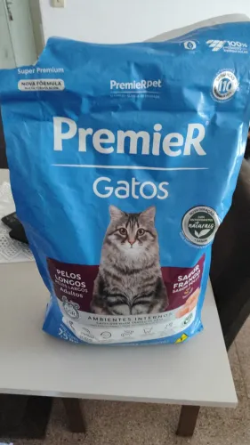 Ração gato frango tem 6.5 kg de 7.5kg.racao bem conservada os gatos não comeram desse sabo