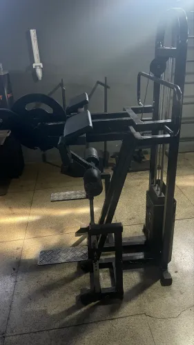 Máquina de Glúteo Profissional - R$ 2.500,00