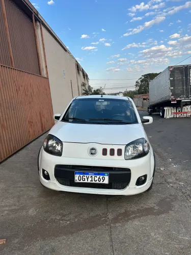 Fiat Uno Sporting 1.4 EVO Fire Flex 8V 4P 2013