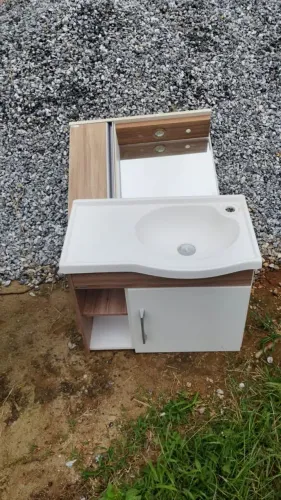 Gabinete com espelho