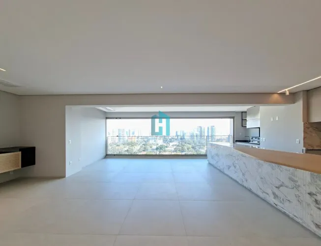 Luxuoso Apartamento em Moema à Venda