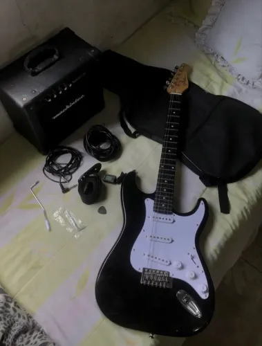 Guitarra seminova