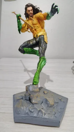RÉPLICA FIGURE AQUAMAN