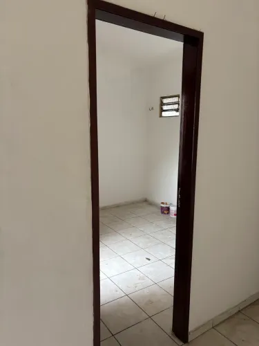 APARTAMENTO 30M² - 1° ANDAR , SEM CONDOMINIO , AGUA INCLUSO