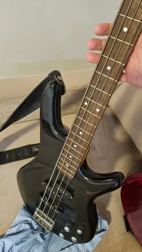 Contrabaixo Ibanez GIO Soundgear GSR200 BK 4 Cordas Ativo Preto