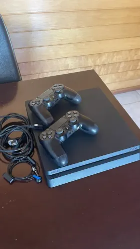 Ps4 Slim Completo + 1 Tera + 2 controles Funcionando perfeitamente