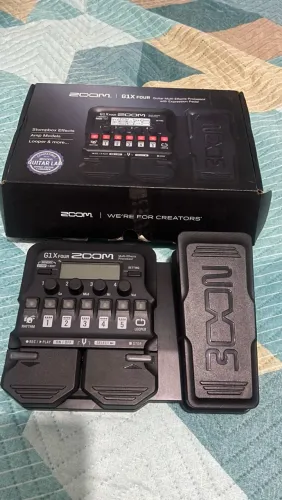 Pedaleira para guitarra Zoom G1X Four