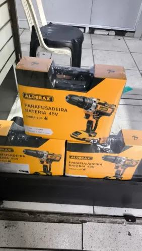 Parafusadeira com duas baterias