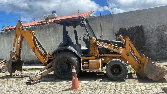 Vendo retroescavadeira