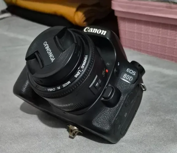 Vendo Câmera profissional Canon 80D