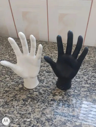 Mãos mostruário de gesso