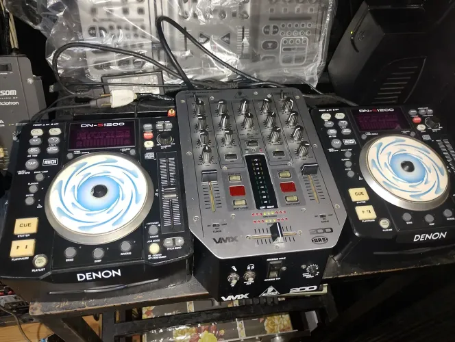 Venda Cdj e Mix DENON e Behringer.