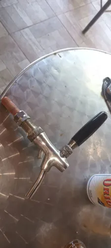 Torneira bica de shopeira