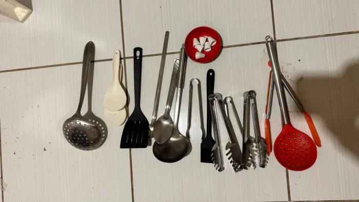 Vendo utensílios para padaria - lanchonete- restaurante- barato -