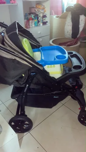 Cadeira alimentação e carrinho de bebê