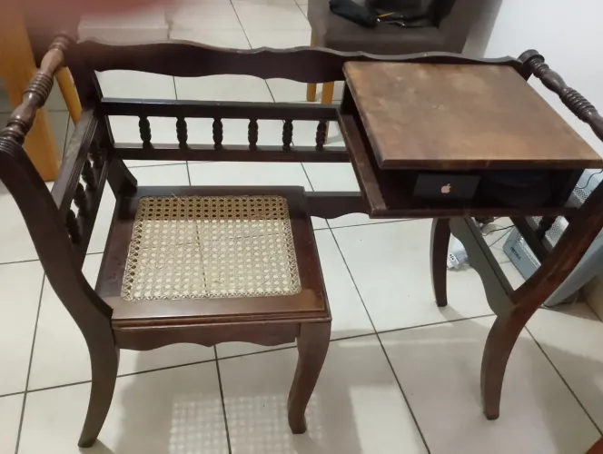 Vendo mesa em madeira 