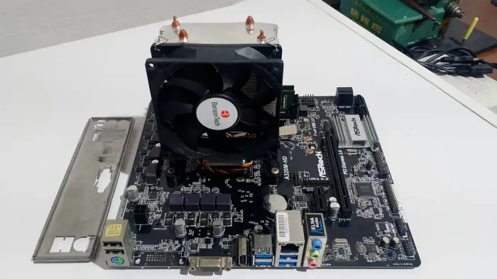 Kit placa mãe asrock a320m-hd AMD athlon 200GE 3.20ghz ,Vega 3 , cooler , 8gb DDR4 