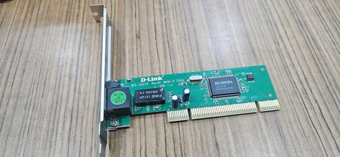 Fast Ethernet PCI D-Link DFE-520TX. 