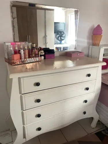 Vendo cômoda bombe e cabeceira de cama com prateleiras 