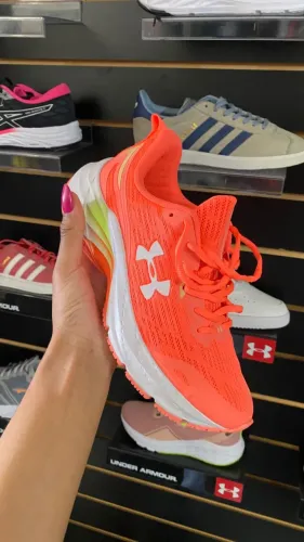 Tenis UNDER ARMOUR