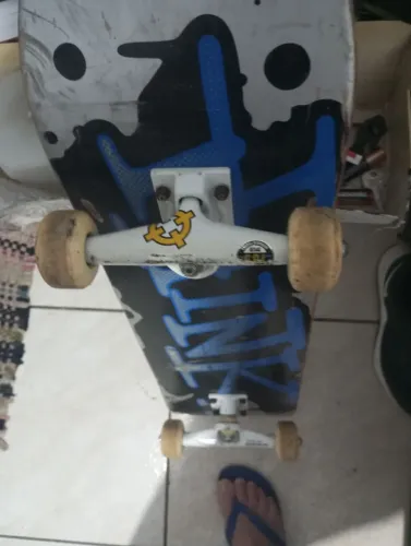 Skate quase todo gringo apenas truck nacional