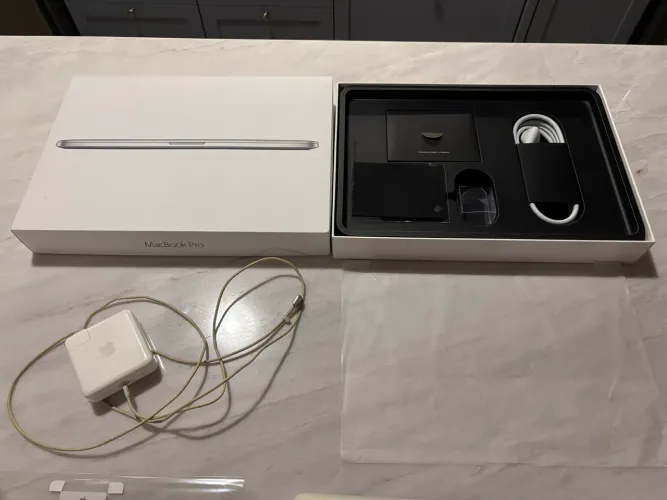 NOVIDADE MacBook Pro 15 polegadas, tela de Retina.