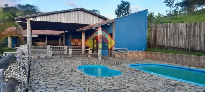 Chácara com Área de Lazer completa à venda no Barreiro!! 1500m2 de Área Total!!