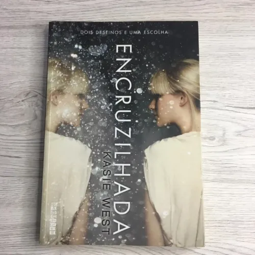 LIVRO ENCRUZILHADA - KASIE WEST