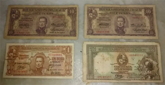 Cédulas(4) antigas do Uruguay Raras