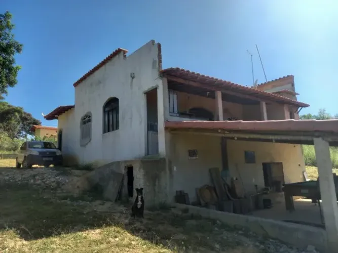 Sitio 2500 m², plano, agua, área de jogos, poço de peixes, arvores frutíferas.