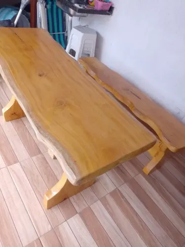 Mesa com bancos personalizadas madeira maciça 