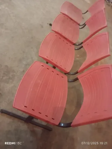 Vend se jogo de cadeiras