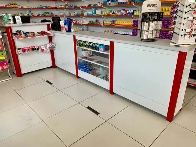 Prateleiras e Balcão para Comércio